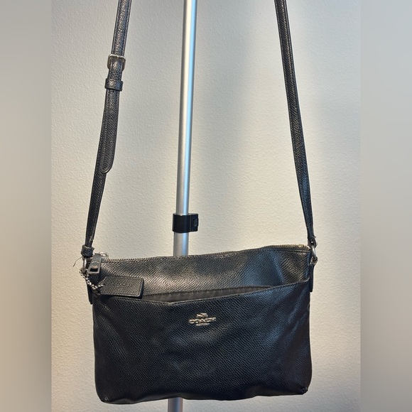 Coach East West Crossbody Elegant Cross Grain Leather - Picture 3 of 16